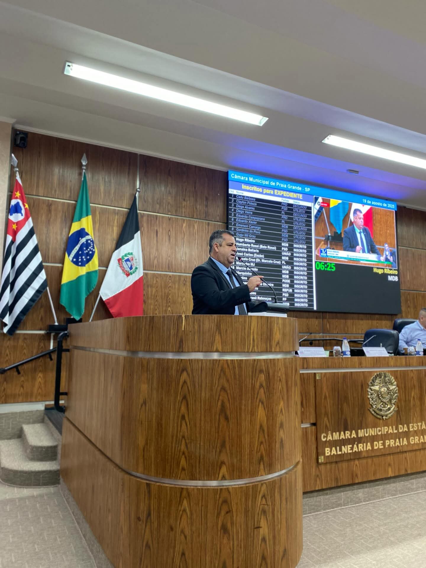 Vereador Hugo na câmara 